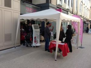 Présentation de la borne du magasin connecté aux élus